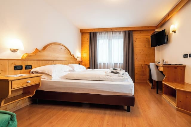 Classic Room, 1 Queen Bed, Balcony