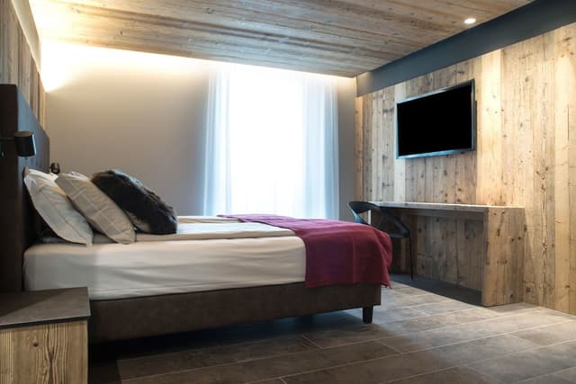 Suite, Tower
