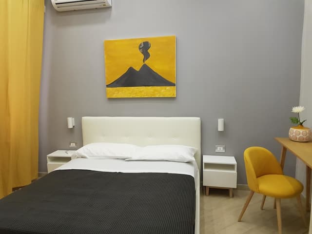 Standard Room, 1 Queen Bed, Courtyard View (Sole)