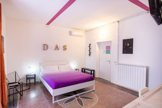 Comfort Room, Balcony (King)