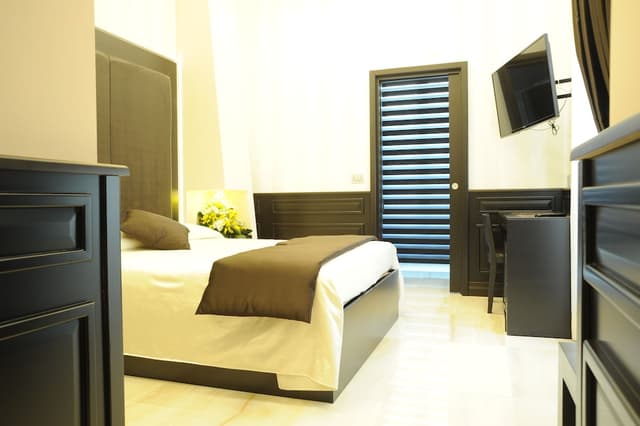 Deluxe Double Room Single Use, 1 Queen Bed