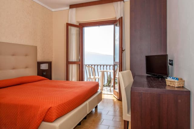 Double or Twin Room with Lake View