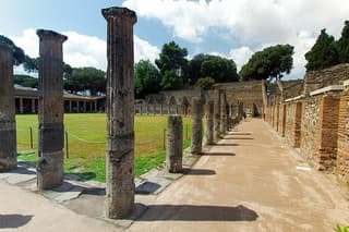 Pompeii Skip the Line Small Group Tour with Archaeologist Guide