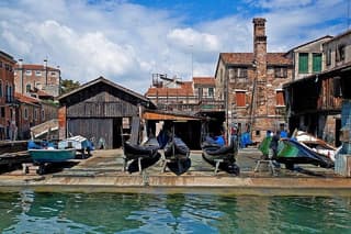 Private Tour: An Historical Gondola Yard in Venice