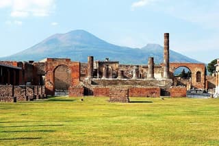Private Transfer from Naples to Sorrento with Stop at Pompeii