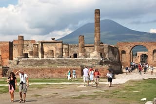 Pompeii & Herculaneum - Skip the line from Sorrento