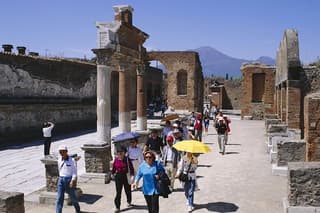 Pompeii 2-hour Private Tour with an Archaeologist-Ticket included