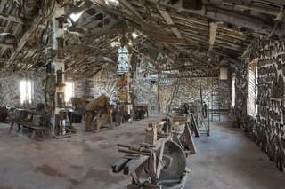 From an unusual museum to a relaxing picnic, in a vineyard in Parma hillside