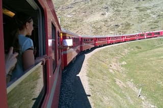 Private tour to Bernina train & Lake Como. Hotel pick-up