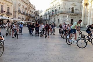 Tour in bike history Island Ortigia and archeological park Neapolis
