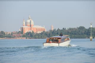 Shared Departure Transfer: Venice Hotels to Venice Train or Bus Station