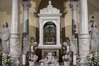 The Eucharistic Miracle & the Holy Face Private Tour from Rome