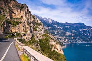 Transfer between Rome and Positano with a 2-hour stop in Pompeii
