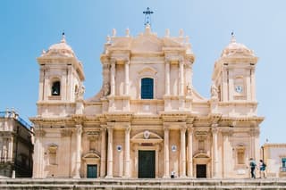 Tour of Siracusa, Ortigia, and Noto from Taormina.