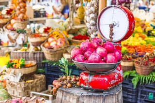 Small Group Market tour & Dining Experience at a Cesarina's home in Vico Equense
