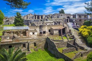 The great beauty of ancient Pompeii told by a local guide / archaeologist