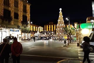 Tour of the City of Sorrento with beautiful Christmas decorations