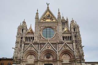 Shore excursion from Livorno to Siena and San Gimignano by private minivan