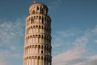 From Florence to Pisa: Half Day tour by Minivan