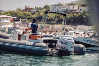 Private tour of Capri island by boat or dinghy