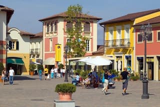 Serravalle Outlet shopping, private tour from Milan, by car.