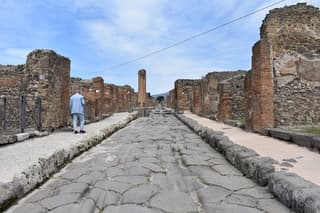 Pompeii Skip-the-line Tour with Archaeologist Guide