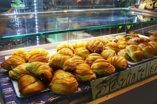 Naples Street Food Tour & City Center Siteseeing with Local Guide