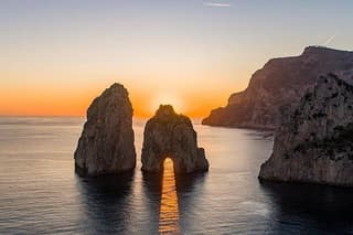 Deluxe private transfer NAPLES Train Station to SORRENTO or vv