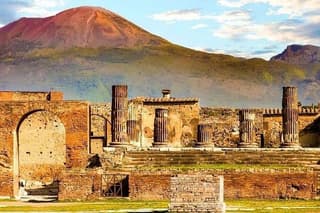 Explore Pompeii: Private Tour, Wine Tasting & Lunch