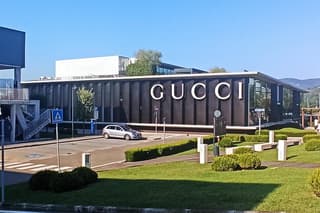PRIVATE TRANSFER from Florence to Rome with Stops at THE MALL & PRADA OUTLET