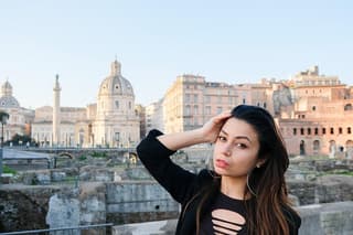 1-Hour Private Photoshoot Taking Beautiful Pictures in Rome