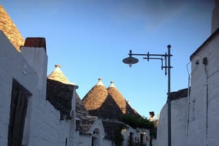 2-Hour Private Transport from Matera to Alberobello and Return