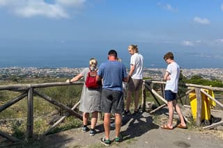 Visit Mt Vesuvius & Pompei all inclusive