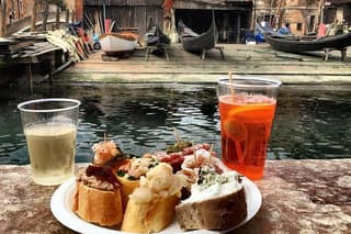 Small Group Bacaro Food Tour with Local Guide in Venice