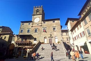 PRIVATE TRANSFER: from Florence to Assisi with stops in Montepulciano & Cortona