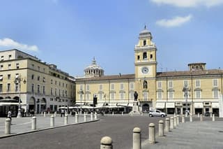 Private Transfer From Milan To Parma With a 2 Hour Stop