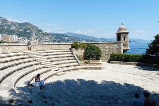 Private Transfer From Pisa To Monaco With a 2 Hour Stop in Genoa