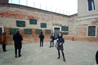 Venice: Jewish Ghetto Walking Tour with Synagogues Visit