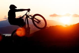 1 Hour E-bike Sunset Tour in Lacona suitable for Families