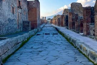 Guided tour of Pompeii