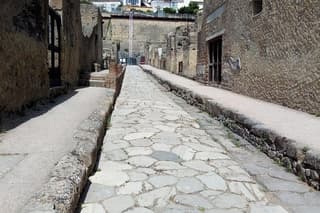 From Naples Area to Ravello-2hr stop in Pompeii & vice versa