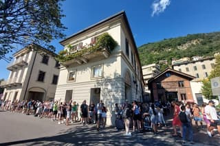 Lake Como: Como & Brunate Audioguide + Funicular Tickets