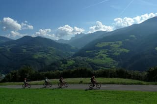 Private Ebike Tour to Discover Breweries and Winegrowers