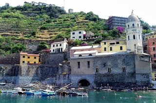 Cinque Terre in half a day with boat and train and limoncino!