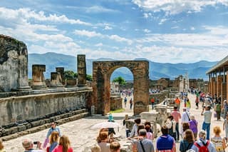 Skip-the-Line Pompeii Guided Tour from Sorrento or Naples