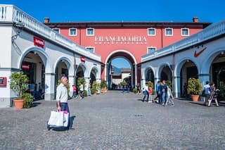 Private Shopping Tour from Verona to Franciacorta Outlet Village