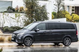 Milan Departure Transfer to Linate Airport LIN in Luxury MiniVan