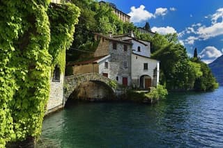 Private boat tour on Lake Como customizable