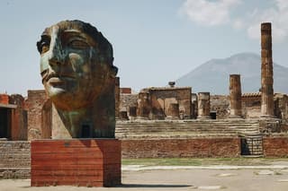 Pompeii: Entrance Ticket and Private Tour with Local Guide