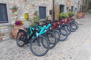 Umbria E-Bike Slow Experience Sculptures, Museums and Jazz Wine Tour